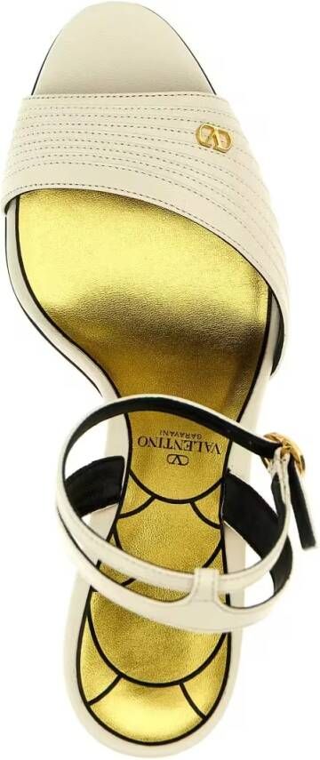 Valentino Garavani Sandalen 'Ladycrush' Sandals in wit