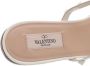 Valentino Garavani Sandalen Rockstud Flat Sandals Patent Leather in crème - Thumbnail 2