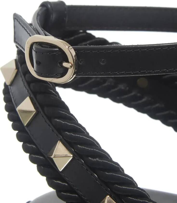 Valentino Garavani Sandalen Rockstud Torchon Sandal in zwart