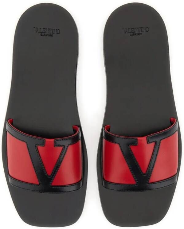 Valentino Garavani Sandalen Viva Superstar Slide Sandal In Luxurious Nappa Lea in rood