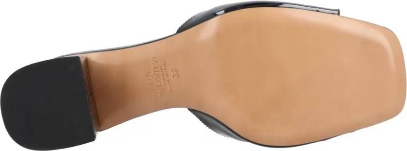 Valentino Garavani Sandalen Vlogo Signature Sandals Black in zwart
