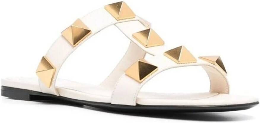 Valentino Garavani Slippers & Mules Roman Stud Slide Sandals in wit