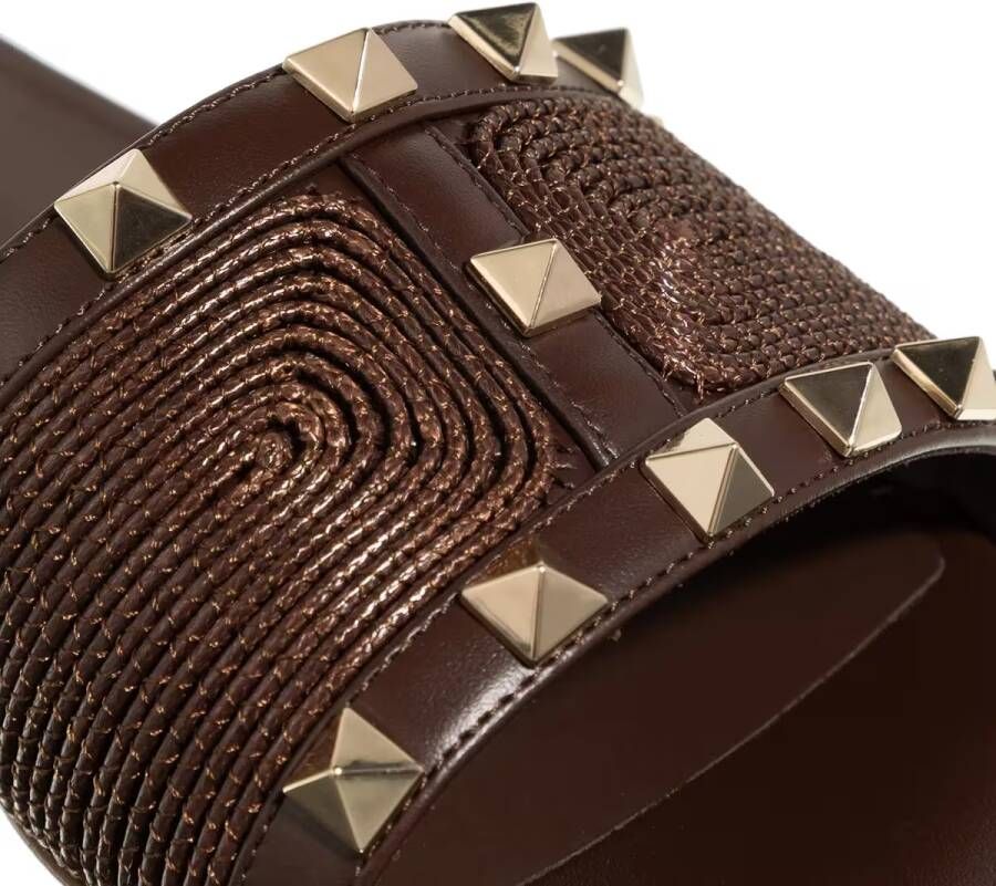 Valentino Garavani Slippers & Mules Slide Rockstud in bruin