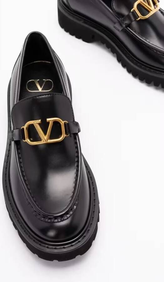 Valentino Garavani `Vlogo Signature` Loafers in zwart