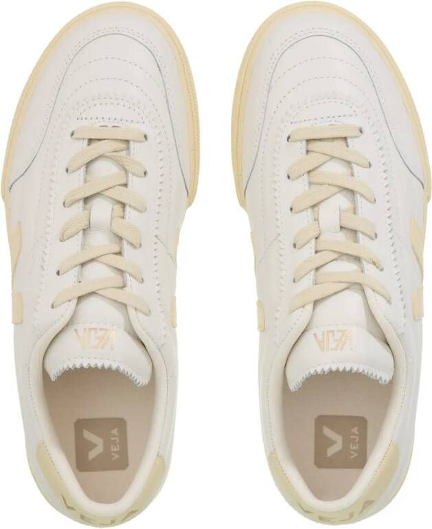 Veja Low-Top Sneakers Panenka in wit