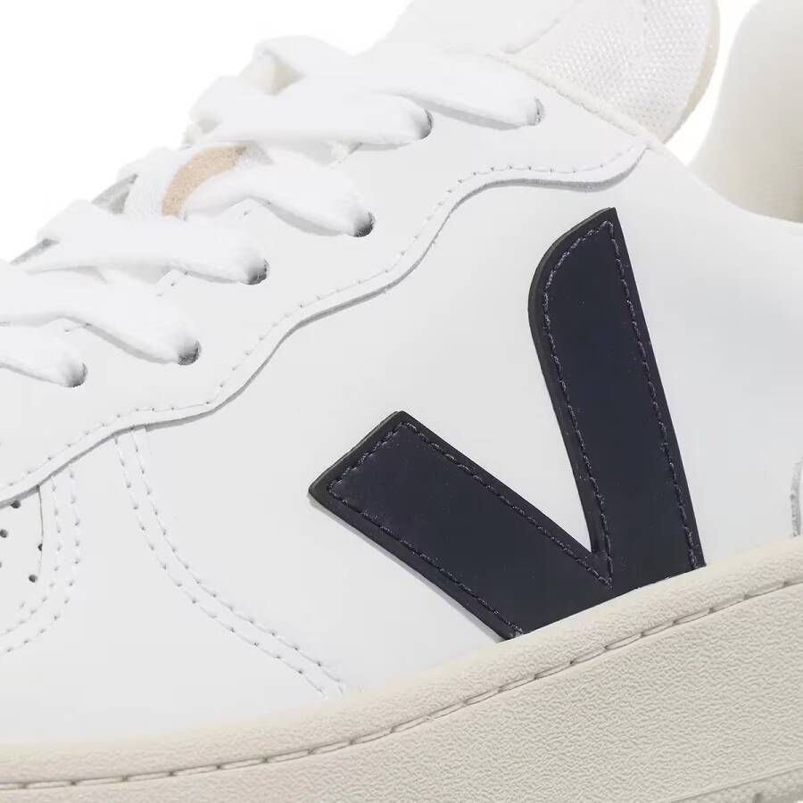 Veja Low-Top Sneakers V-10 in wit