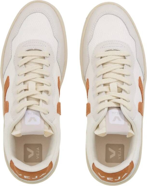 Veja Low-Top Sneakers V-90 in wit