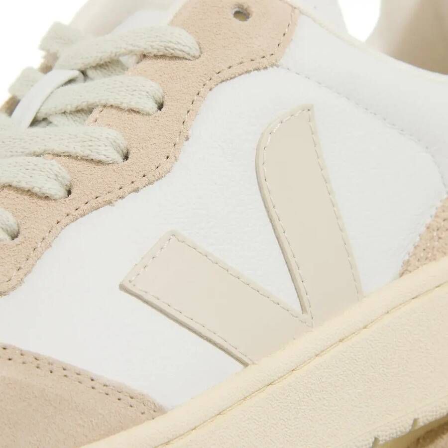 Veja Sneakers V-90 in crème