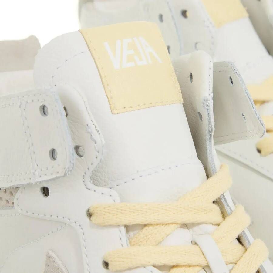 Veja Low-Top Sneakers V-95 in crème