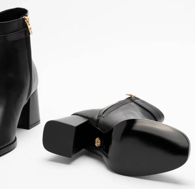 Versace Boots Smooth Calf Leather Ankle Boots in zwart