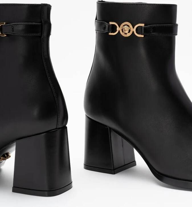 Versace Boots Smooth Calf Leather Ankle Boots in zwart