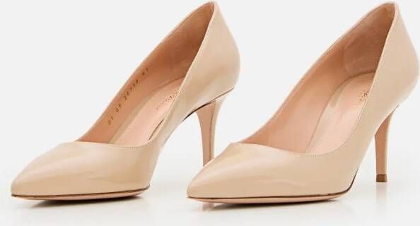 Gianvito Rossi Hoge hakken Pointed Toe Beige Patent Pumps in beige