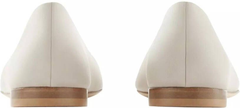 Isabel Bernard Slippers & Mules Vendôme Elita Calfskin Leather Ballerinas in beige