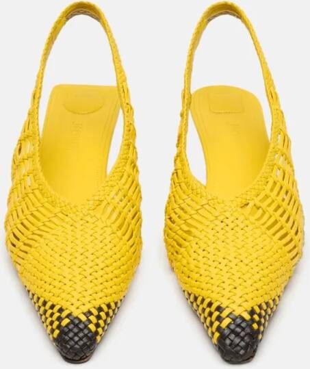 Jacquemus Sandalen Hand-Woven Lambskin Sling-Back in geel