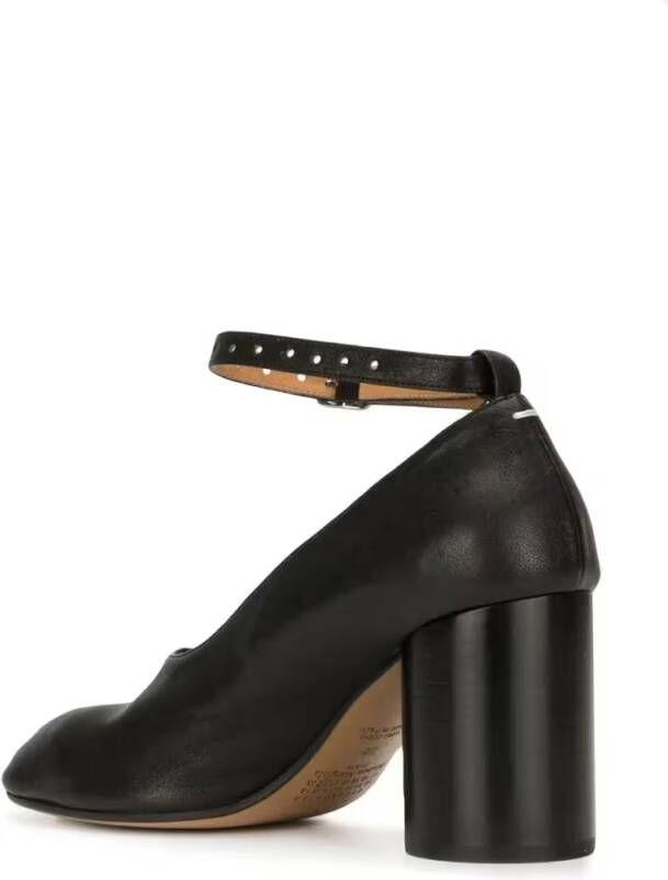Maison Margiela Hoge hakken Court Shoe in zwart
