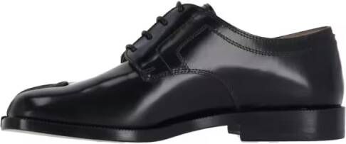 Maison Margiela Low-Top Sneakers Refined Black Leather Derby Shoes With Tabi Detail in zwart