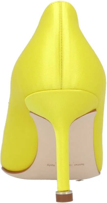 Manolo Blahnik Hoge hakken Hangisi 070 Pump Yellow in geel