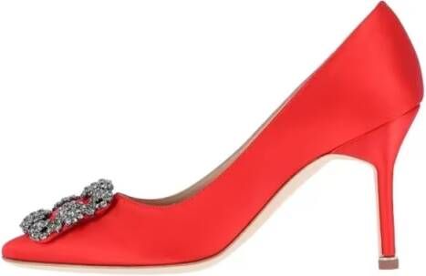 Manolo Blahnik Hoge hakken Hangisi Satin Pumps in rood