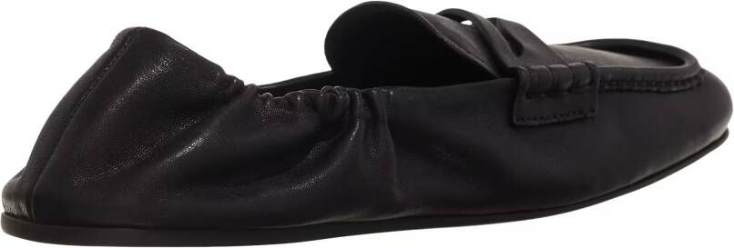 Miu Loafers Embossed Loafer in zwart