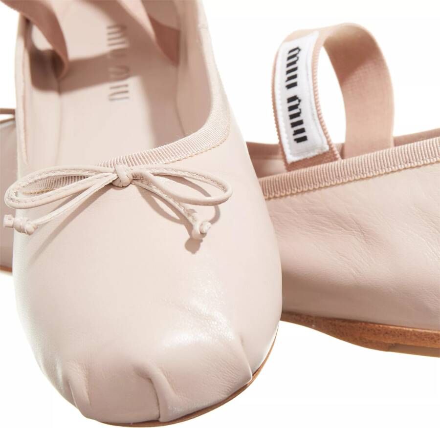 Miu Loafers & ballerina schoenen Street Style Logo Ballet Shoes in beige