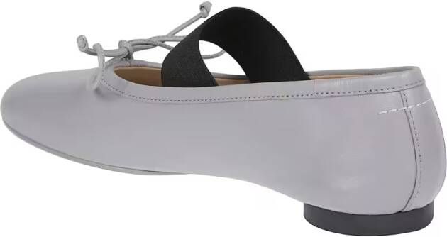 MM6 Maison Margiela Ovine Leather Ballet Shoe in wit