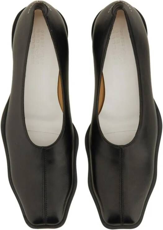 MM6 Maison Margiela Pointed Toe Leather Ballerina Flats in zwart