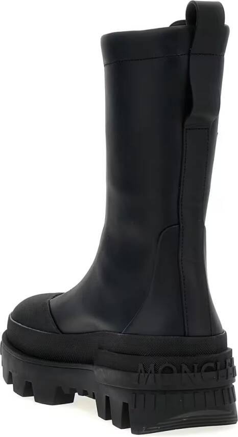 Moncler Boots With Unique Metal Ring in zwart