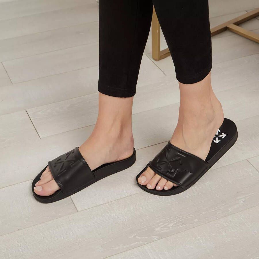 Off-White Slippers Arrow Pool Sliders in zwart