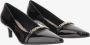 Pinko Sandalen Glossy Leather Pump With Pointed Toe And Logo Chai in zwart - Thumbnail 2