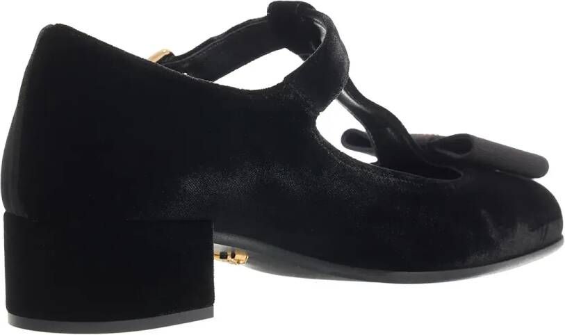 Prada Decollete in zwart