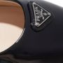 Prada Loafers & ballerina schoenen Logo Ballet Flats Patent in zwart - Thumbnail 1