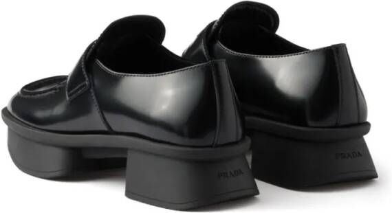 Prada Sole Black Flat Shoes With Glossy Finish And Moder in zwart