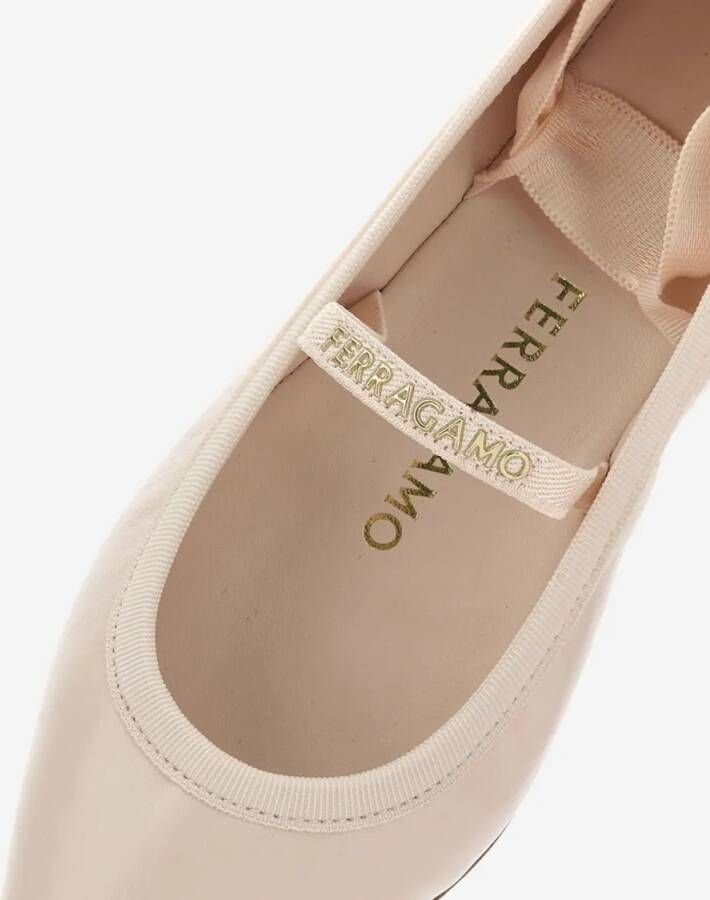 Salvatore Ferragamo Carice Ballet Shoes In Pink Leather in roze