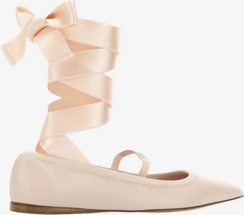 Salvatore Ferragamo Carice Ballet Shoes In Pink Leather in roze