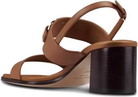 Salvatore Ferragamo Sandalen Brown Leather Sandals With Buckle Detail in bruin