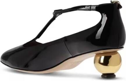 Salvatore Ferragamo Sandalen Pointed Toe Pumps With Spherical Heel Design in zwart