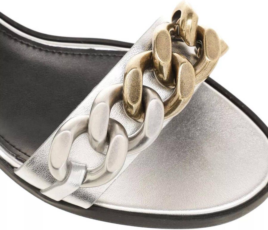 Stella Mccartney Sandalen Falabella Flat Sandals in zilver