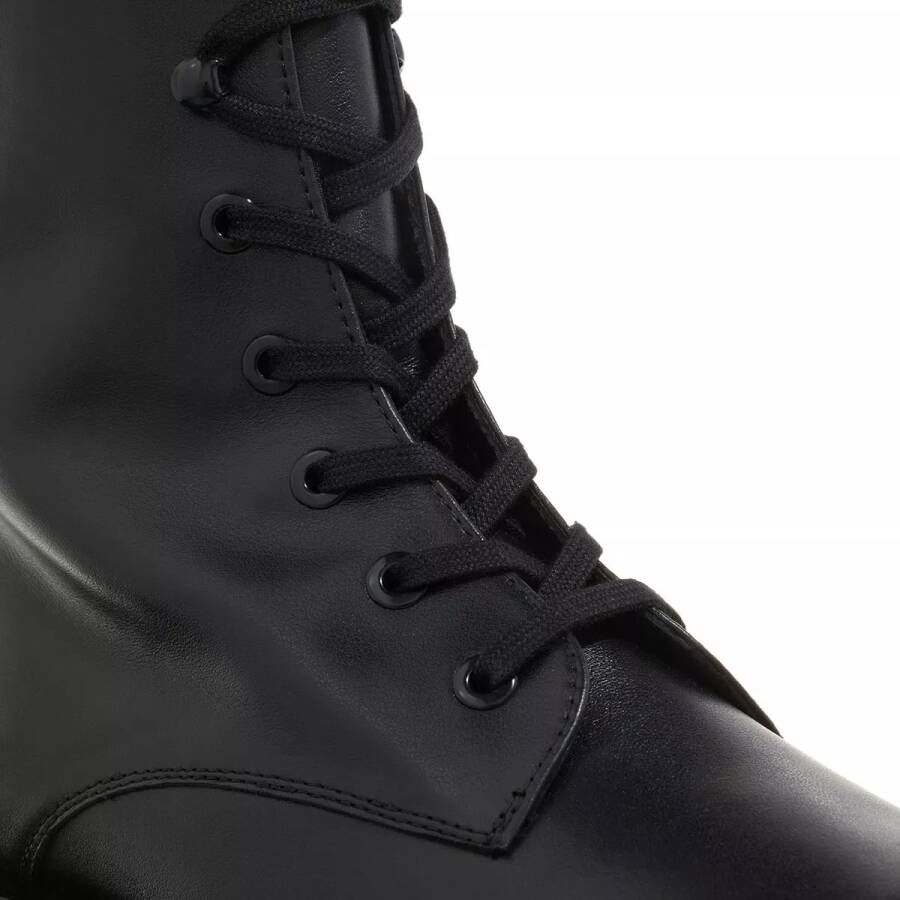 Stuart Weitzman Boots & laarzen Sondra Sleek Bootie in zwart