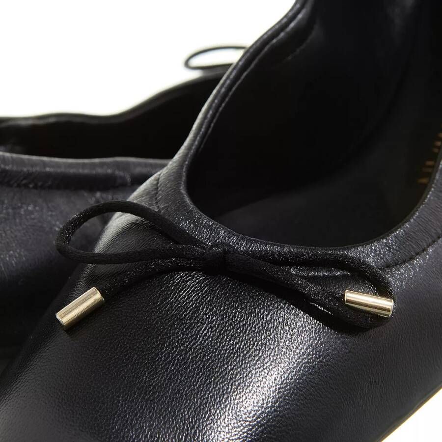 Stuart Weitzman Loafers & ballerina schoenen Bardot Bow Flat in zwart