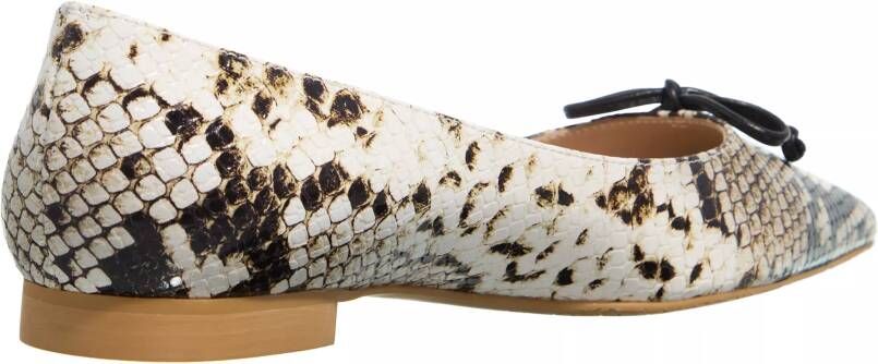 Stuart Weitzman Loafers Landon Ballet Flat in crème