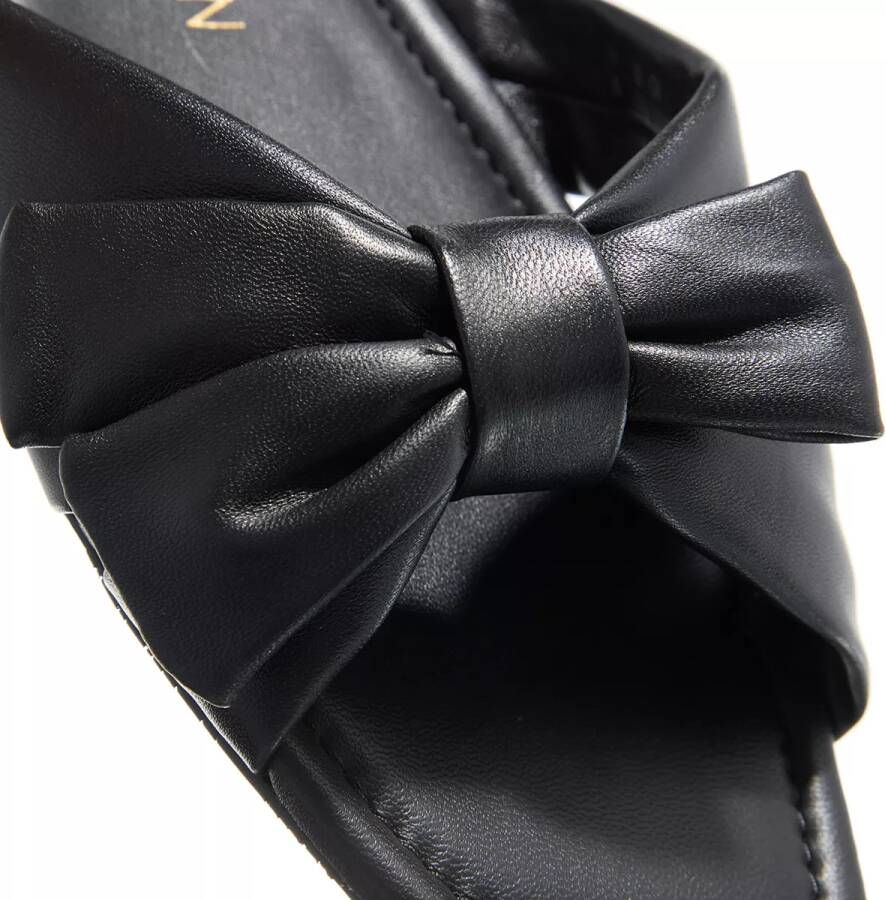 Stuart Weitzman Slippers & Mules Sofia Slide in zwart