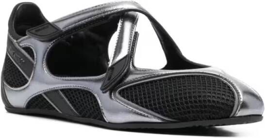 The Attico Modern Flat Shoes With Cross-Strap Detail in zwart