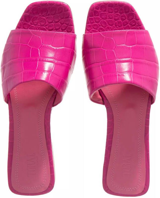 Toral Sandalen Blue Animal Print Sandals in roze