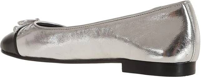 TORY BURCH Ballerinas Two-Tone Leather Ballerina With Bow Detail in zilver
