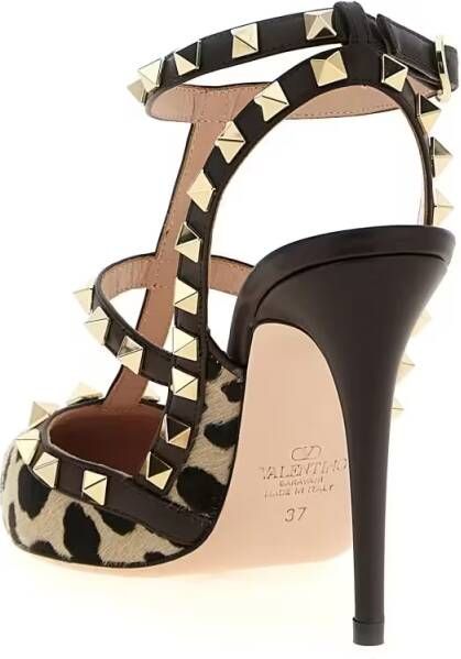 Valentino Garavani Hoge hakken 'Rockstud' Pumps in beige