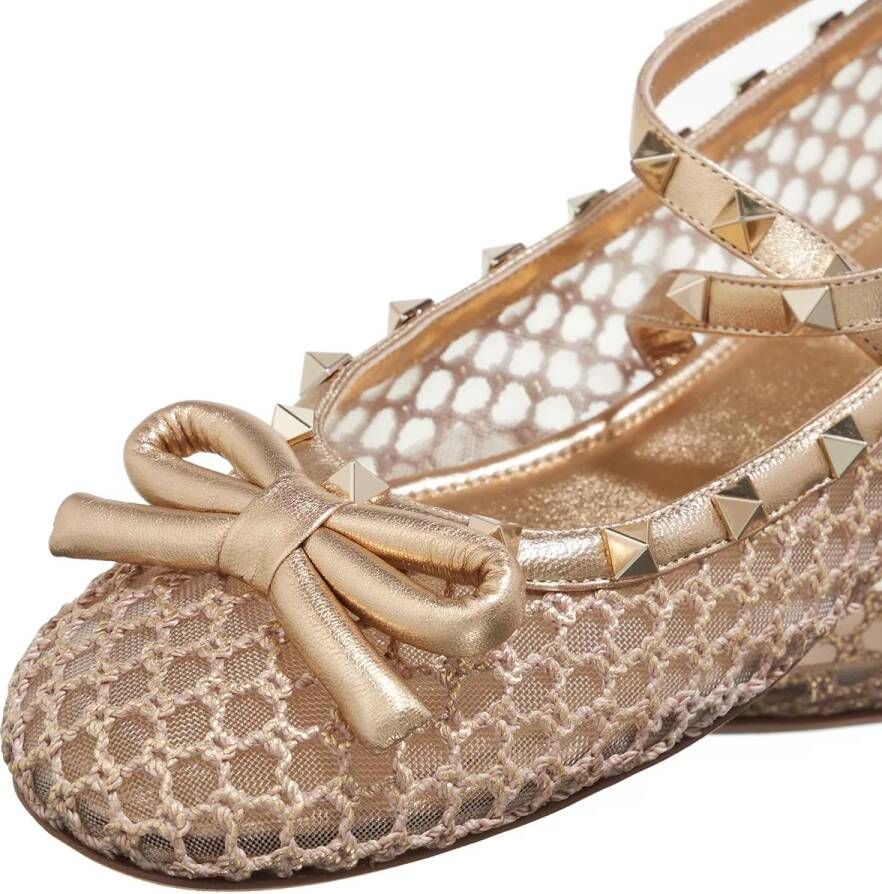 Valentino Garavani Loafers Ballerina Rockstud in goud