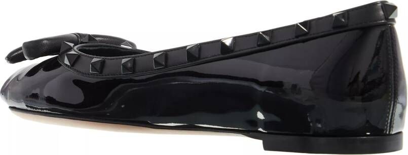 Valentino Garavani Loafers Ballerina Rockstud in zwart
