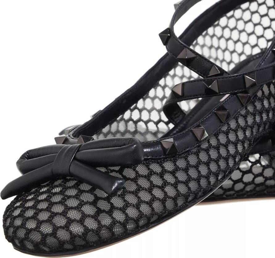 Valentino Garavani Loafers Ballerina Rockstud in zwart
