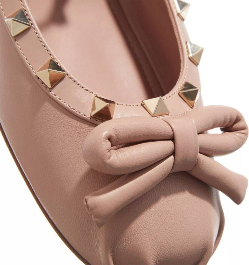 Valentino Garavani Loafers & ballerina schoenen Ballerina Rockstud in beige