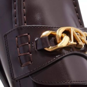 Valentino Garavani Loafers & ballerina schoenen V-Logo Chain Mocassin Leather in brown